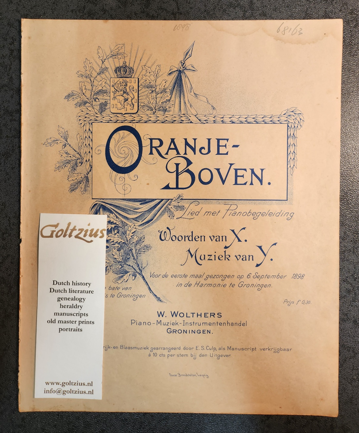 Oranje Boven. Lied met pianobegeleiding voor de eerste maal gezongen op 6 September 1898 in de Harmonie te Groningen. eerste oplage: Ten bate van het Kinderziekenhuis te Groningen.
