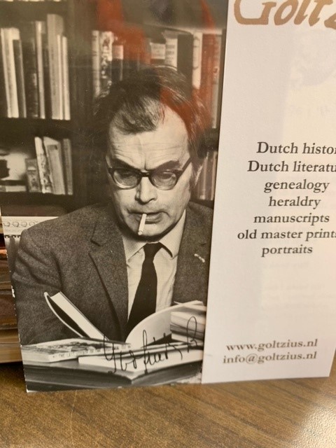 BOMANS, G., Portrait photograph of Godfried Bomans with signature, Elsevier advertissement postcard.