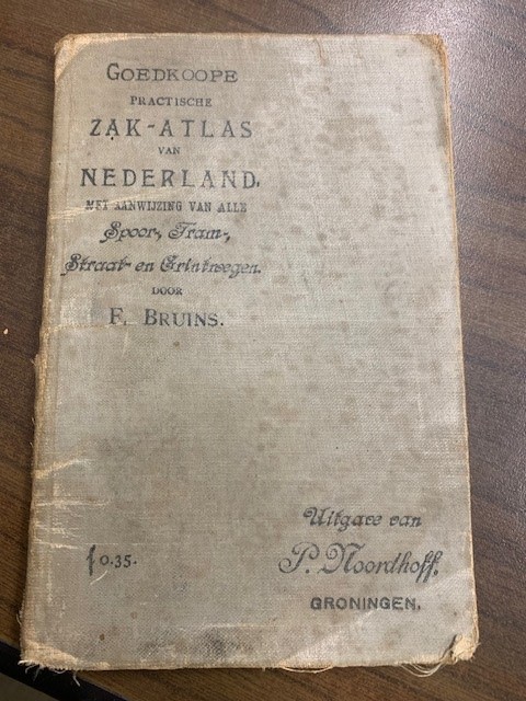 BRUINS, F., Goedkoope practische Zakatlas van Nederland Goedkoope practische zak-atlas van Nederland met aanwijzing van alle spoor-, tram-, straat- en grintwegen