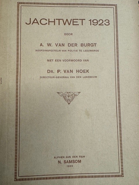 BURGT, A.W. VAN DER , HOEK, P. VAN, Jachtwet 1923. Uitvoeringsvoorschriften eerste aanvulling, wijzigingen en aanvullingen alsmede uitvoeringsvoorschriften, tweede aanvulling.