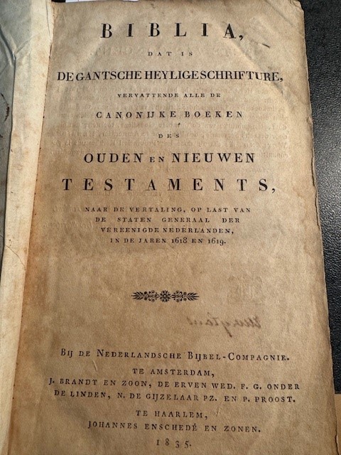 Biblia, dat is de Gantsche Heylige Schrifture, vervattende alle de Canonijke Boeken des Ouden en Nieuwen Testaments, naar de vertaling, op last der Staten Generaal der Vereenigde Nederlanden, in de jaren 1618 en 1619.